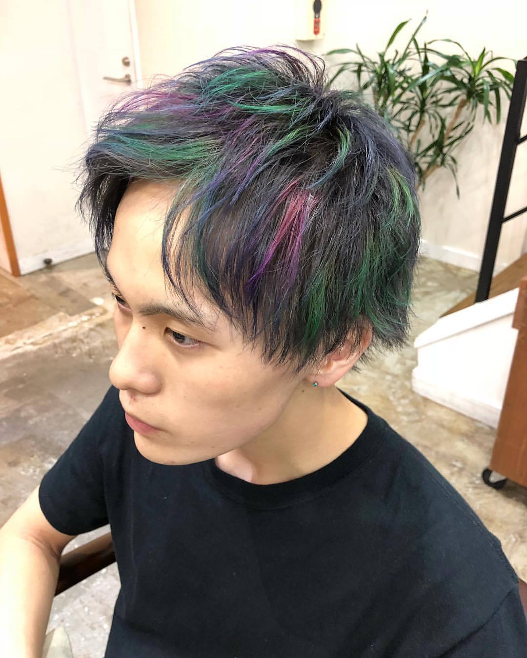 Hair Designer Ikedai ユニコーンカラー 後ろに映る観葉植物ですらアートです