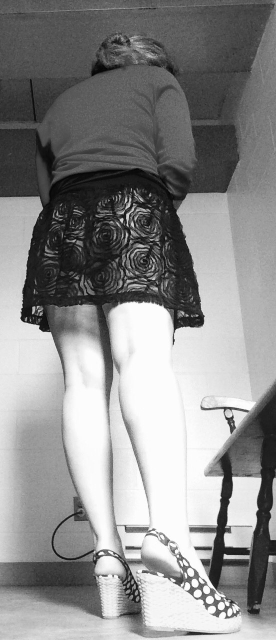 grayscaleerotica:  Black lace and polkadots
