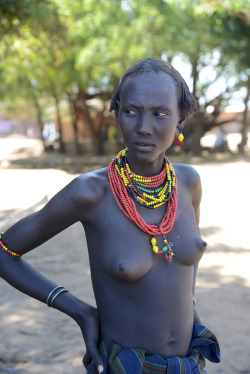 Dassanech girl, by Jean-Christophe Huet.