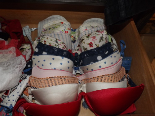 sissycrossboy:  this was before i had to move all my pretty bras to another drawer to make room for all my pantys. 