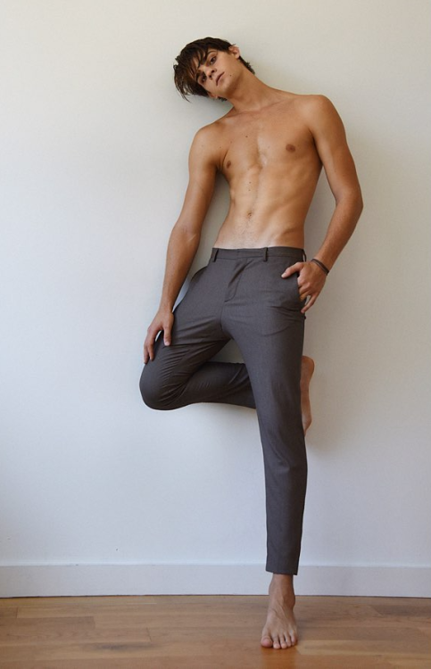 alexeivtoroi:
“Leonardo Tano by Gabe Araujo
”