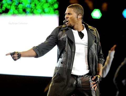 lamarworld:  More of singer Usher’s bulge & ass.