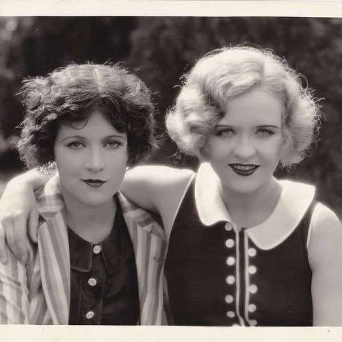 Marie Prevost & Phyllis Haver (1920′s)Pic Source: Instagram Page - the.golden.years (via phyllis