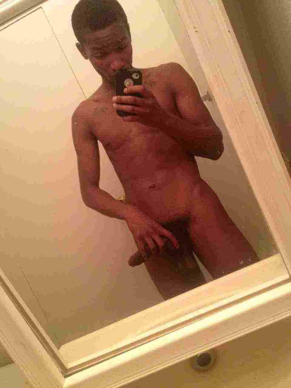 black-dicks-r-us:  HORNY FOR BLACK DICK? There are over 10,000 Black Gay Videos @