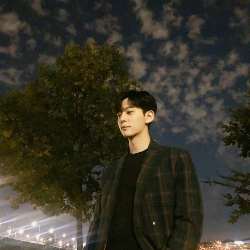 youngmar4:191019 DONGHYUN OFFICIAL INSTAGRAM UPDATE ~Cr: boy_e.black @-}– *-*