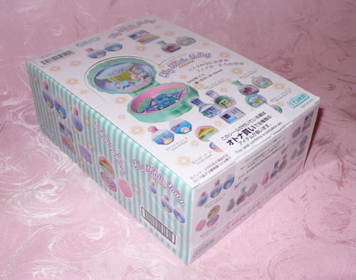 My Little Fairy, made in Japan. I love this Polly pocket-like set :)