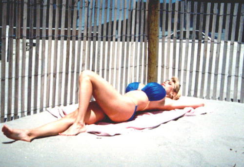ilovebigfaketits:  Beach