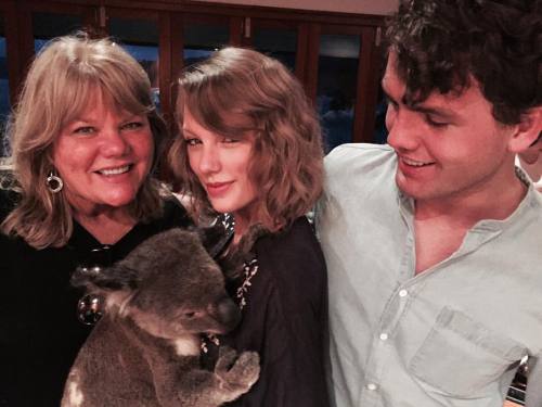 taylorswift: Swifts➕ Thank you to the Australian Wildlife Conservancy for letting us hang out with W