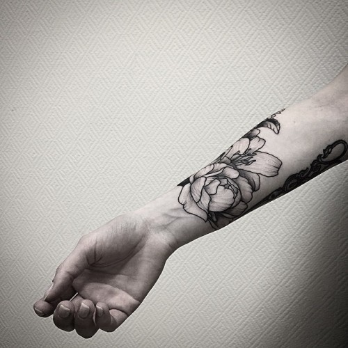 evgenykopanov:  #tattoo #flowertattoo #linework #dotwork #blackwork #black #art #татуировка #blackworkers #tattoosaftey #tattoorussia #blacktattooart #details
