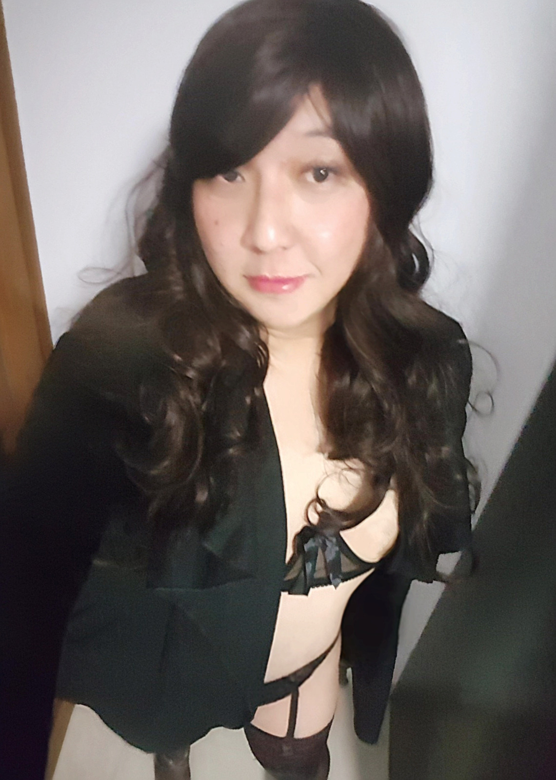julia-sen: Anyone who wants to unplug that thing in my ass please~