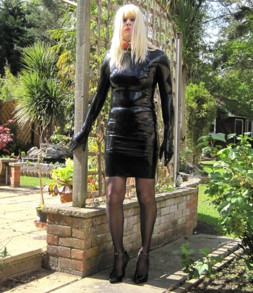 PatsyPVC Latex Sissy Cock Sucking Fetish Anal Slut Maid Transvestite Outdoors with all Neighbours wa