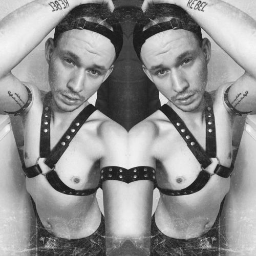 #gay #single #black #tanktop #instagay #singlegayguy #texas #boys #gayboy #leatherandjeans #hausofda