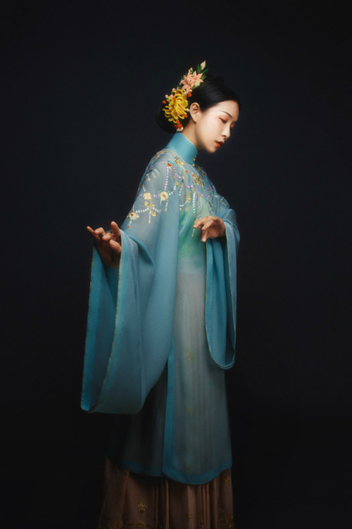 Traditional Chinese hanfu by 筼柒风雅摄影