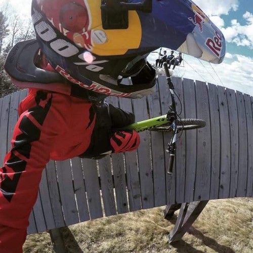 bikes-bridges-beer: @aaronchase Follow us for the best MTB photos on Instagram! Use hashtag #mbaaw