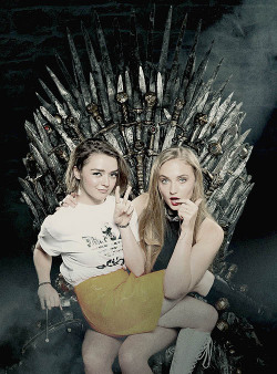 harinxtons:  Sophie Turner & Maisie Williams