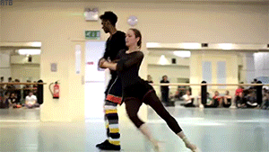 dancingvirgin:raisingthe-barre:English National Ballethow to sweep her off the floor