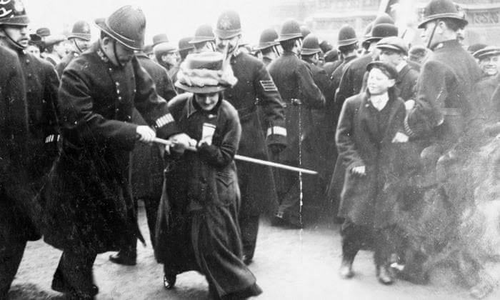 feminismohoy:  El feminismo de antes era el que valía la pena, ese que era pacifico,