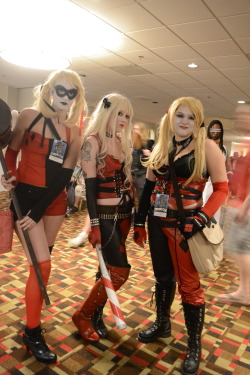 shelikessexncomics:  Harley Quinns!  Middle: