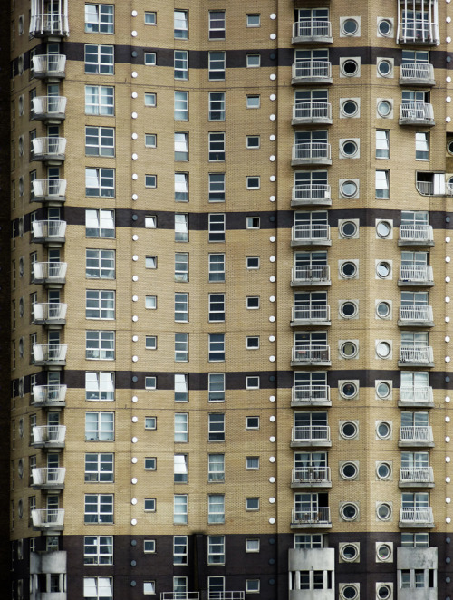 der-gorgonaut: windows // late 2013 // panasonic dmc-zs15 (by Georg Nickolaus)