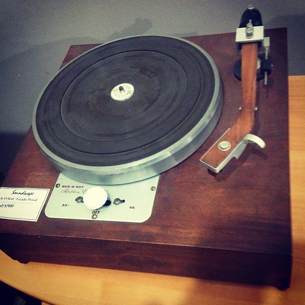 sonicsatori:  Vintage Rek-O-Dek w/ #Grado wooden tone-arm! Very cool. #turntables