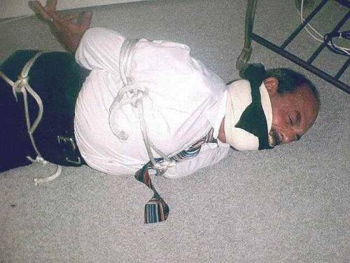 jeryn75:  i have no idea who that guy is. I found those pics floating around on the web years ago.