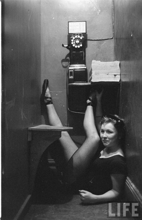 Hanging on the telephone(Gordon Parks. 1952)