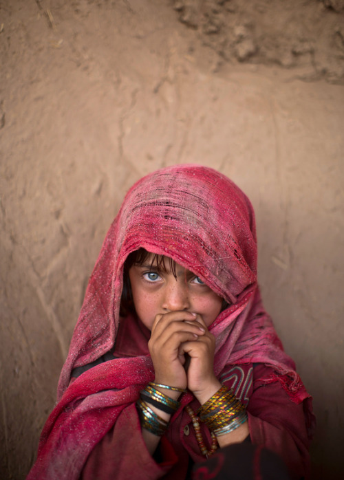 letswakeupworld:  An Afghan refugee girl at a makeshift school on the outskirts of Islamabad, Pakist