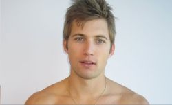 extreme-hunk:  Justin Deeley 