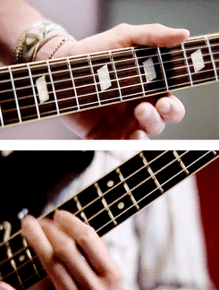korninatoharuichi:  Reptilia + hands 