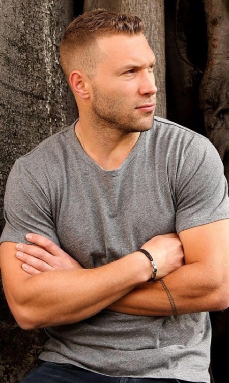 Porn photo male-and-others-drugs:  Jai Courtney 