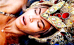 honourinrevenge:  BEYONCE + Close Ups 
