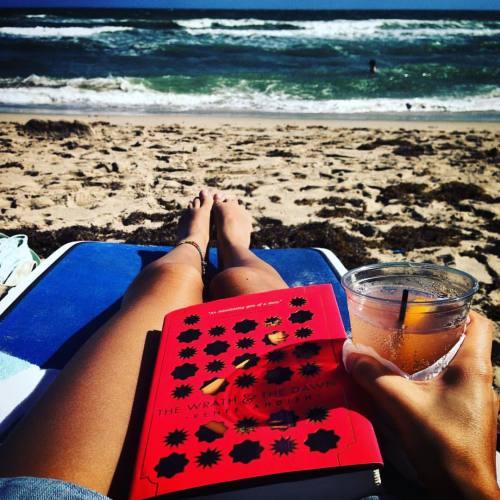 Yes. #beachreading #sun #sand #sky #beach #reading #miami #miamibeach #vacation #travel (at Sunny Is