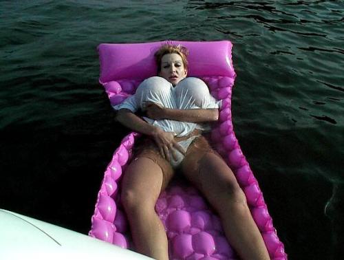 awesomebimbo: luisflakis:  Ufffffff Let’s do it in the water #Gabrielitits Montserratits  The real pierced tattooed fuck doll with huge boobs: fnchen.tumblr.com 