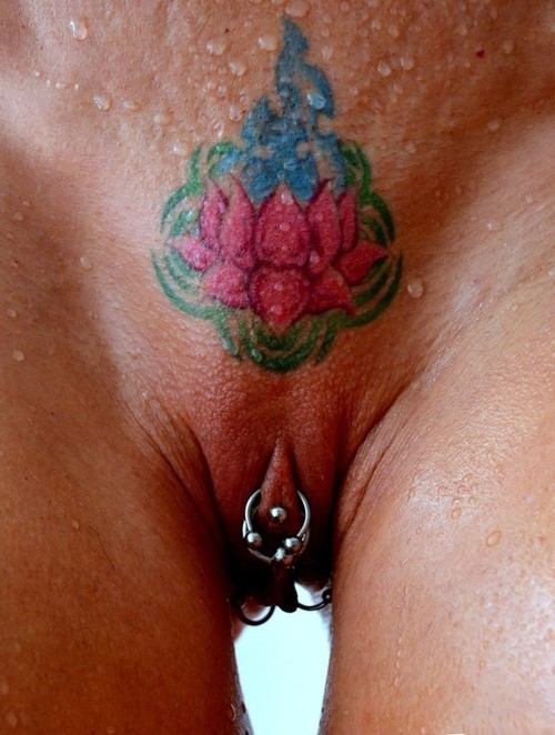 extremepiercing:  tumblr batch upload bloadr.com (FB)  I’d love to eat her pussy