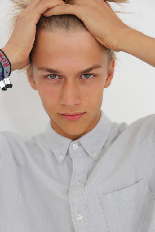 calichele:  Hjalte Jensen | ph. ? (via Le Management) 
