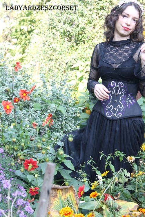 Porn ladyardzesz:  underbust embroidery richelieu photos