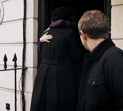 bakerstreetbabes:  domus-mente:Sherlock + hugs*melts*