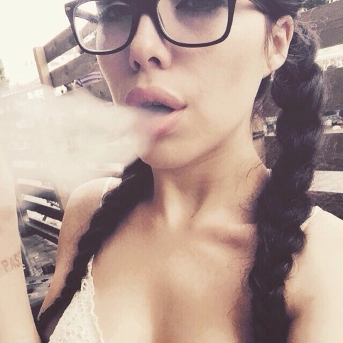 A tribute to missmelissa14. One of the sexiest smokers on tumblr xox