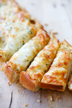 verticalfood:  Cheesy Garlic Bread