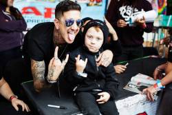 himefuenciado:  illbeyoursaferide:  THIS IS THE CUTEST PICTURE EVER MY HEART IS ALL SOUPY  OH MY GOD I MET THIS KID AND HE WAS SERIOUSLY THE COOLEST 6 YEAR OLD EVER. FOR HIS BIRTHDAY, HE ASKED TO GO TO SKATE AND SURF INSTEAD OF TOYS AND SHIT 