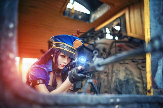 league-of-legends-sexy-girls:  Caitlyn Cosplay