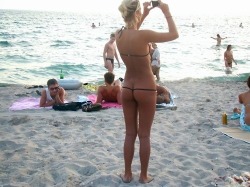 creepshots:  Hottie on the beach in a skimpy