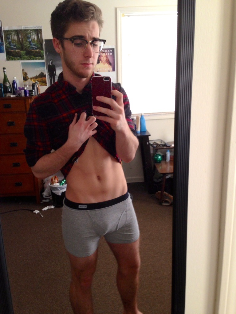 underlads:  The hottest guys in their underwear at UNDERLADS with over 19,000 followers!!!Submit