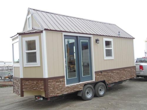 TINY HOUSE - GREAT DESIGN, USE OF SPACE, AND COLOURShttp://tinyhouselistings.com/listing/pleasant-