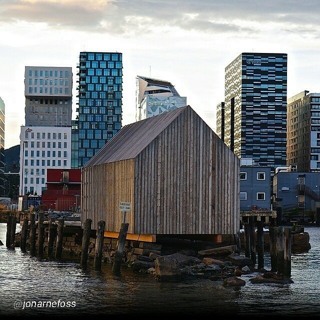 By @jonarnefoss &ldquo;Bolig i tre eller stål og betong? Det ble fin kontrast