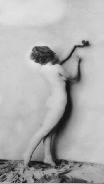 starshavelosttheirglitter: Norma Shearer photographed by Alfred Cheney Johnston c. 1920