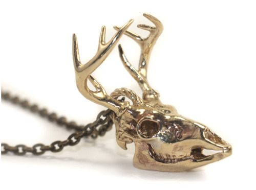 shapeways:8-Point White-Tailed Buck Pendant designed by Shapie Camazine, 3D printed in raw brass: ht