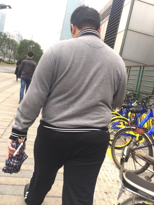 Porn CN bear in Public 熊 photos