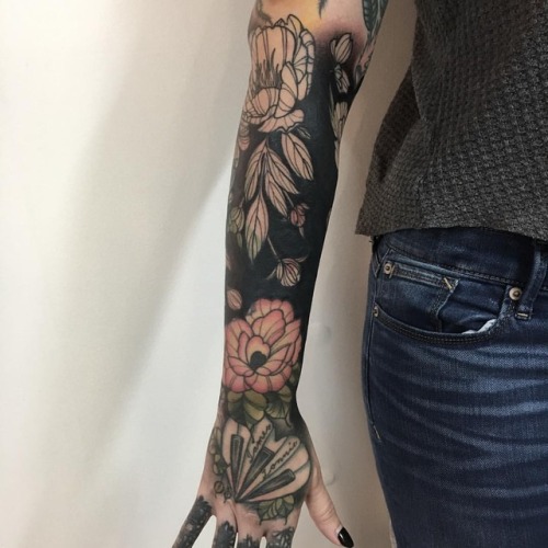 Floral blackout #blackworktattoo #blackouttattoo #floralblackout #blastovertattoo #armtattoo #athens