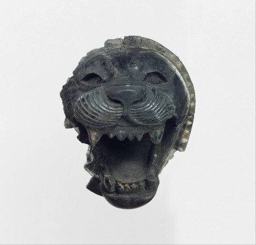 didoofcarthage:Head of a roaring lionNeo-Assyrian (from Nimrud), c. 9th-8th centuries B.C.ivoryMetro